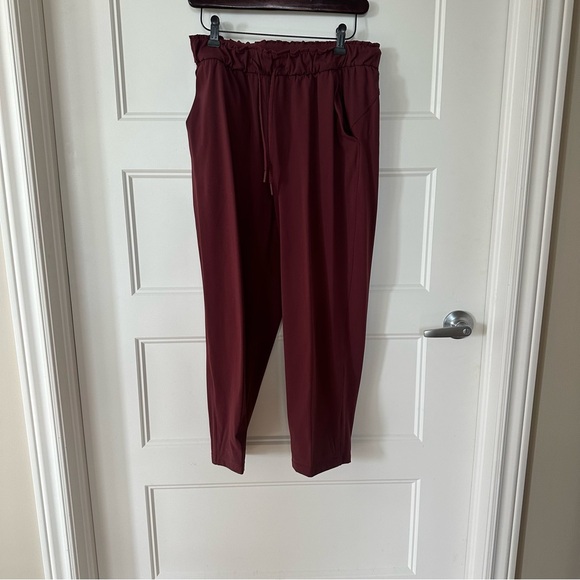 Lululemon Stretch High Rise Crop 23" in Red Merlot Size 8 - Picture 5 of 10